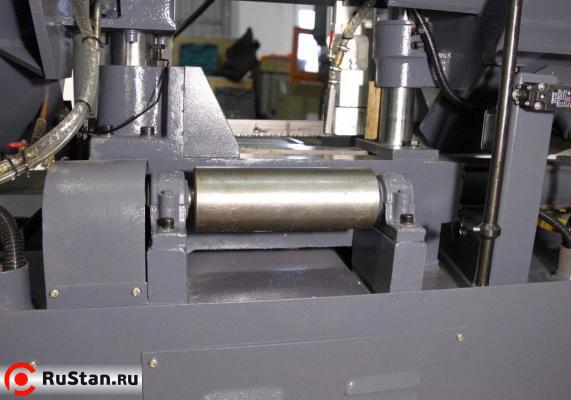 Вспомогательный стол с роликом подачи, расположенным перед тисками. фото №2 METAL MASTER MGH-300 фото №2