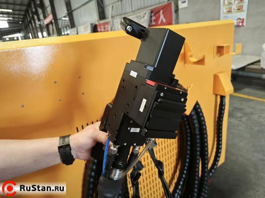 Лазерный дезинтегратор ржавчины Raptor SFC-6000R (CW 6000W) фото №10 Raptor SFC-6000R (6000w) фото №10