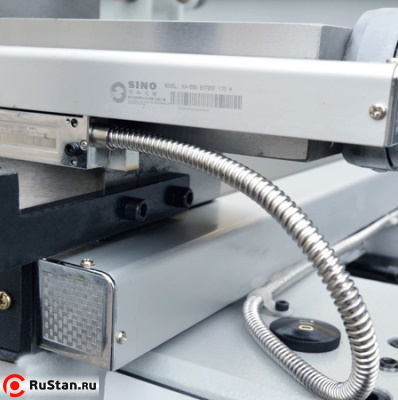 Продольная, поперечная и тонкая продольная подачи оснащены оптическими линейками с точностью позиционирования ±5 мкм. фото №14 METAL MASTER Z46150 фото №14