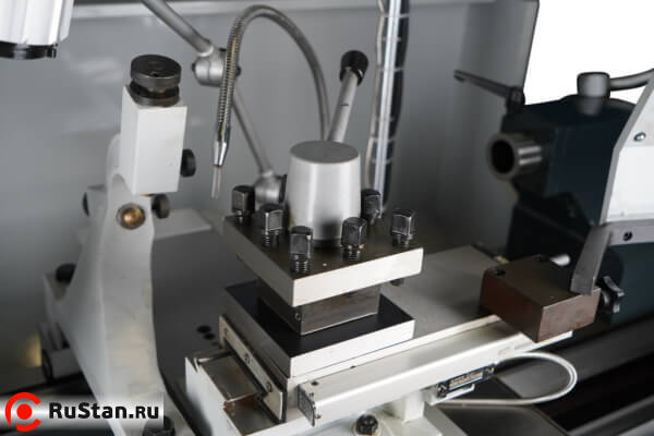 Станок оснащен 4х позиционным резцедержателем 25х25 мм фото №11 METAL MASTER Z50100 DRO RFS фото №11